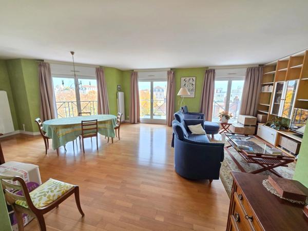 VUE IMPRENABLE POUR CET APPARTEMENT DE TYPE 6 AU DERNIER ETAGE AVEC ASCENSEUR - BALCON - 2 GGES ET CAVE