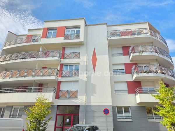 VUE IMPRENABLE POUR CET APPARTEMENT DE TYPE 6 AU DERNIER ETAGE AVEC ASCENSEUR - BALCON - 2 GGES ET CAVE