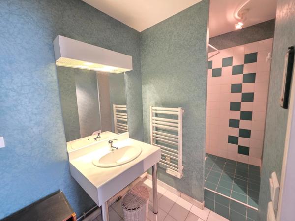 VUE IMPRENABLE POUR CET APPARTEMENT DE TYPE 6 AU DERNIER ETAGE AVEC ASCENSEUR - BALCON - 2 GGES ET CAVE