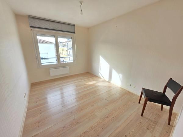 VUE IMPRENABLE POUR CET APPARTEMENT DE TYPE 6 AU DERNIER ETAGE AVEC ASCENSEUR - BALCON - 2 GGES ET CAVE