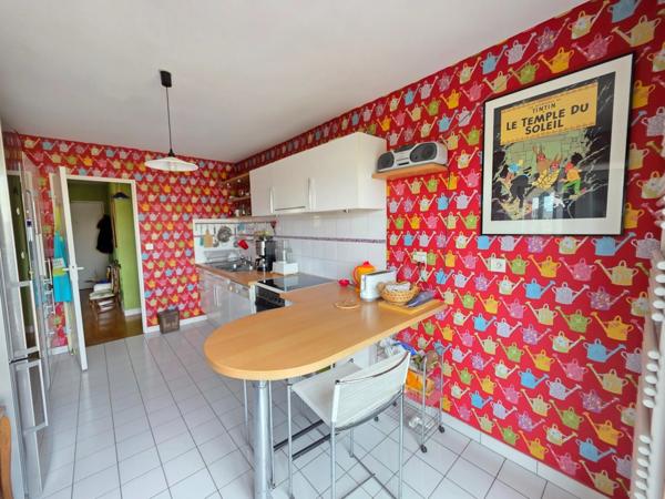 VUE IMPRENABLE POUR CET APPARTEMENT DE TYPE 6 AU DERNIER ETAGE AVEC ASCENSEUR - BALCON - 2 GGES ET CAVE