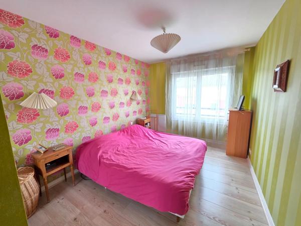 VUE IMPRENABLE POUR CET APPARTEMENT DE TYPE 6 AU DERNIER ETAGE AVEC ASCENSEUR - BALCON - 2 GGES ET CAVE