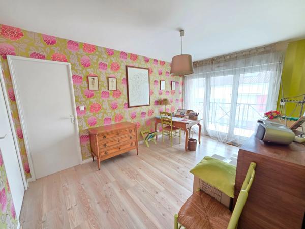 VUE IMPRENABLE POUR CET APPARTEMENT DE TYPE 6 AU DERNIER ETAGE AVEC ASCENSEUR - BALCON - 2 GGES ET CAVE