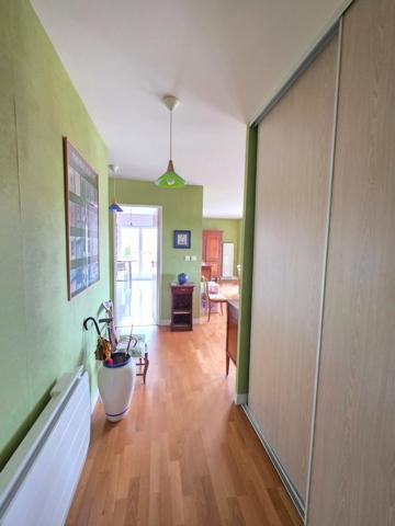 VUE IMPRENABLE POUR CET APPARTEMENT DE TYPE 6 AU DERNIER ETAGE AVEC ASCENSEUR - BALCON - 2 GGES ET CAVE