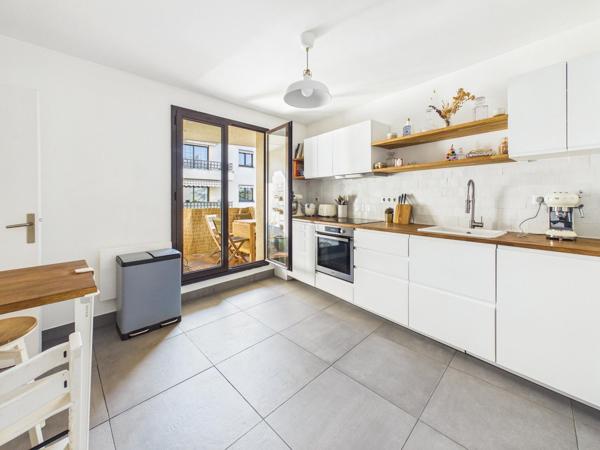 Asnières – Alma : 3 pièces avec terrasse, balcons, parking et cave