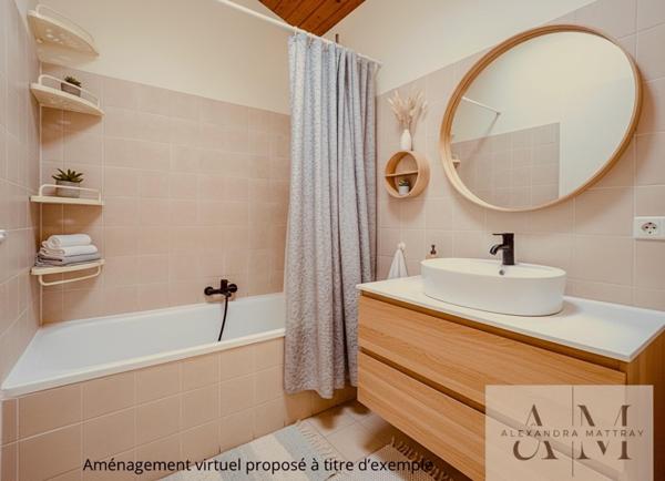 Un duplex lumineux de 35 m²  au calme, au cœur du quartier de la Victoire, dans un immeuble en pierre typiquement bordelais.