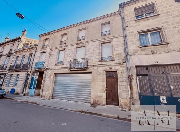 Un duplex lumineux de 35 m²  au calme, au cœur du quartier de la Victoire, dans un immeuble en pierre typiquement bordelais.