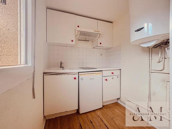 Un duplex lumineux de 35 m²  au calme, au cœur du quartier de la Victoire, dans un immeuble en pierre typiquement bordelais.