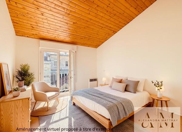 Un duplex lumineux de 35 m²  au calme, au cœur du quartier de la Victoire, dans un immeuble en pierre typiquement bordelais.