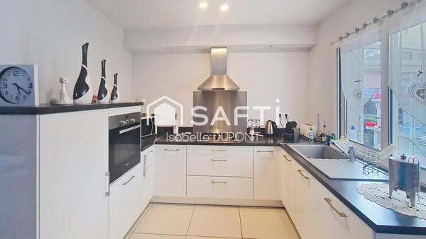 MAISON DE PLAIN PIED, 3 CHAMBRES, 2 GARAGES