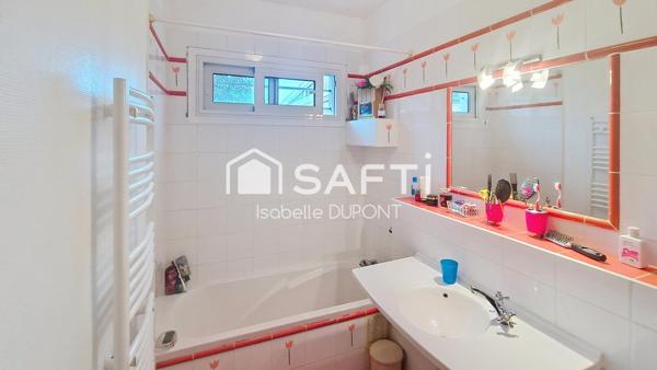 MAISON DE PLAIN PIED, 3 CHAMBRES, 2 GARAGES