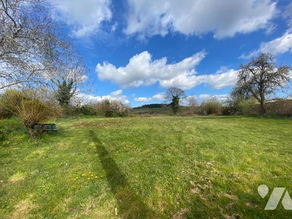 SAINT-MAMET-LA-SALVETAT, terrain à bâtir à vendre, d'une surface de 1195 m², situé pour partie ...