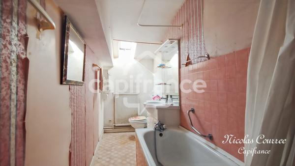 À vendre à Sauzé-Vaussais : Lot de deux maisons mitoyennes à rénover