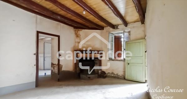 À vendre à Sauzé-Vaussais : Lot de deux maisons mitoyennes à rénover