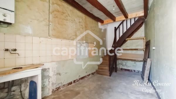 À vendre à Sauzé-Vaussais : Lot de deux maisons mitoyennes à rénover