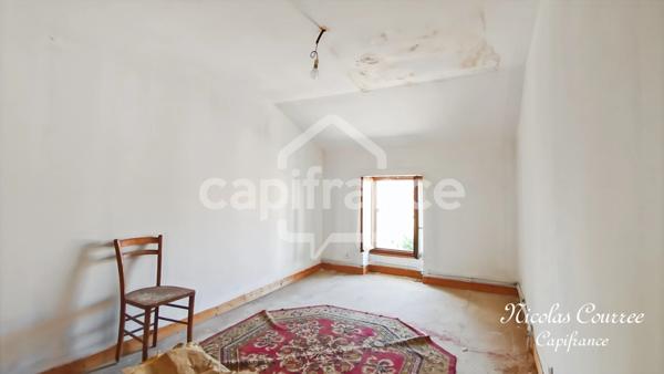 À vendre à Sauzé-Vaussais : Lot de deux maisons mitoyennes à rénover