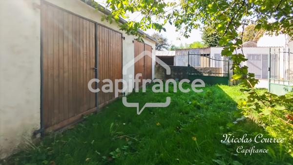 À vendre à Sauzé-Vaussais : Lot de deux maisons mitoyennes à rénover