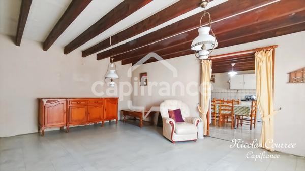 À vendre à Sauzé-Vaussais : Lot de deux maisons mitoyennes à rénover