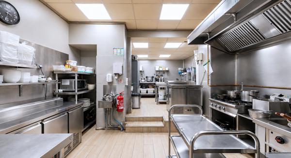 Local Commercial 3 pièces - 94 m²