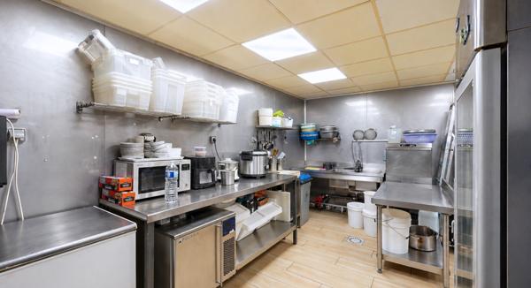 Local Commercial 3 pièces - 94 m²