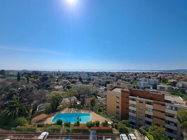 Grand 4 pièces vue mer dans résidence piscine et gardien - au calme - parking