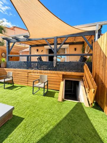 Perpignan sud, à proximité immédiate des commerces, écoles et autres commodités, découvrez cette agréable maison de 112m² habitables, baignée de lumière, alliant confort, espace et élégance... 

Dès l'entrée le coup de cœur est immédiat avec une pièce à vie de 54m² sublimée par son toit cathédrale, sa belle hauteur sous plafond qui apporte un volume et une luminosité remarquables. Les espaces sont chaleureux et harmonieusement délimités avec la salle à manger et sa cheminée, le salon, une cuisine équipée...

Coté nuit la maison dispose de 3 agréable chambres dont une en rez de chaussée. 

Le  jardin est intimiste, un véritable cocon à l'abri des regards, idéal pour profiter pleinement des beaux jours, sublimé par un aménagement soigné et remarquable. 
Une cave complète la villa 

Aucun travaux à prévoir, de beaux volumes, un jardin plein de charme, un emplacement recherché ...
A saisir...