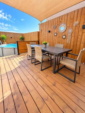 Perpignan sud, à proximité immédiate des commerces, écoles et autres commodités, découvrez cette agréable maison de 112m² habitables, baignée de lumière, alliant confort, espace et élégance... 

Dès l'entrée le coup de cœur est immédiat avec une pièce à vie de 54m² sublimée par son toit cathédrale, sa belle hauteur sous plafond qui apporte un volume et une luminosité remarquables. Les espaces sont chaleureux et harmonieusement délimités avec la salle à manger et sa cheminée, le salon, une cuisine équipée...

Coté nuit la maison dispose de 3 agréable chambres dont une en rez de chaussée. 

Le  jardin est intimiste, un véritable cocon à l'abri des regards, idéal pour profiter pleinement des beaux jours, sublimé par un aménagement soigné et remarquable. 
Une cave complète la villa 

Aucun travaux à prévoir, de beaux volumes, un jardin plein de charme, un emplacement recherché ...
A saisir...
