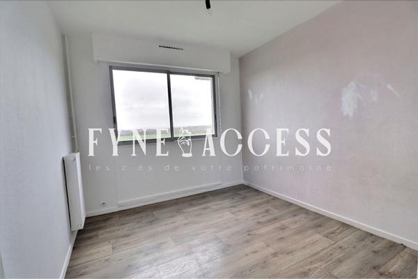 T3 - 71M² - BALCON - VÉNISSIEUX - RAVALEMENT FACADE - MINGUETTES - GARAGE - PROCHE ECOLE - COLLEGE - COMMERCES - AXES ROUTIERS A6 - A7 - ROCADE EST - TRAMWAY - METRO - BUS - GARE , Venissieux