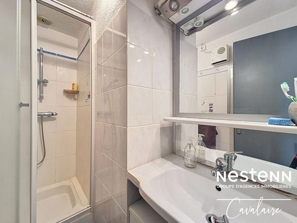 A 150 mètres des plages, appartement au premier et dernier étage de type 3 avec place de stationnement