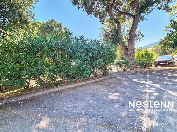 A 150 mètres des plages, appartement au premier et dernier étage de type 3 avec place de stationnement