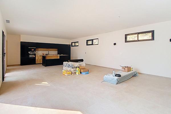 A VENDRE ! LORGUES, MAISON NEUVE, 160 m², 3 SUITES PARENTALES, PISCINE, QUARTIER PRISÉ