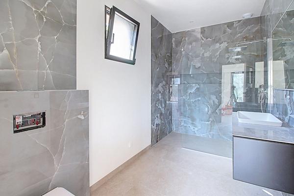 A VENDRE ! LORGUES, MAISON NEUVE, 160 m², 3 SUITES PARENTALES, PISCINE, QUARTIER PRISÉ