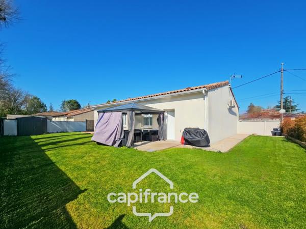 Maison de plain pied construite 2019, 3 chambres, jardin, garage, lumineuse, secteur calme, accès du jardin à la voie verte