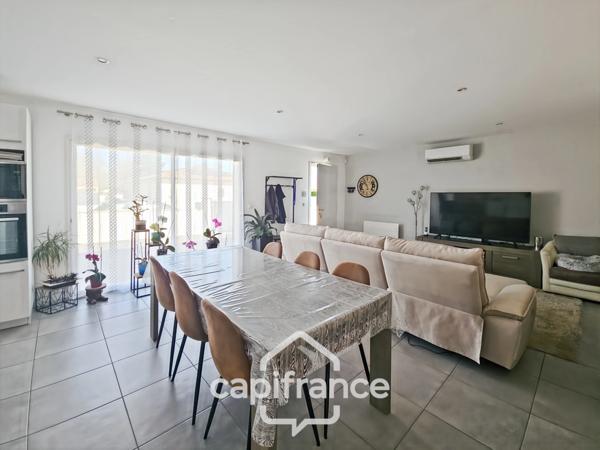 Maison de plain pied construite 2019, 3 chambres, jardin, garage, lumineuse, secteur calme, accès du jardin à la voie verte