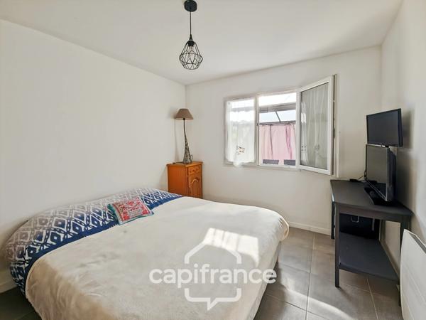 Maison de plain pied construite 2019, 3 chambres, jardin, garage, lumineuse, secteur calme, accès du jardin à la voie verte