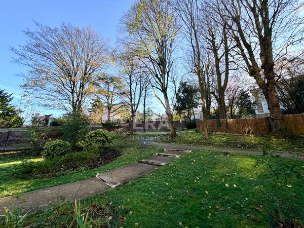 Spacieux 4 pièces traversant avec balcon, sans travaux, proche gare et centre-ville