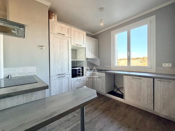 Spacieux 4 pièces traversant avec balcon, sans travaux, proche gare et centre-ville