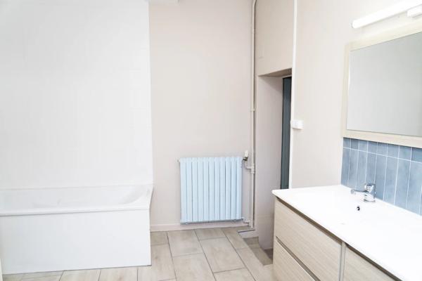 Vente                                                      Maison de ville
                        
                     11 pièces                      242 m2                     à Laon