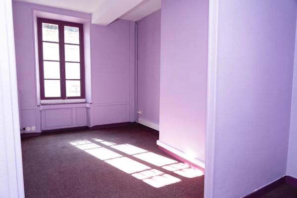 Vente                                                      Maison de ville
                        
                     11 pièces                      242 m2                     à Laon
