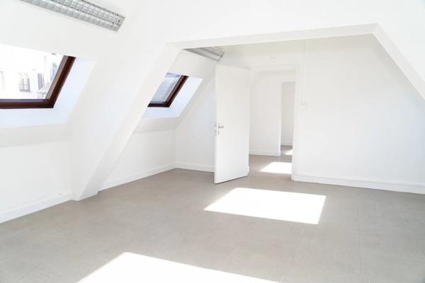 Vente                                                      Maison de ville
                        
                     11 pièces                      242 m2                     à Laon