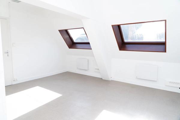 Vente                                                      Maison de ville
                        
                     11 pièces                      242 m2                     à Laon
