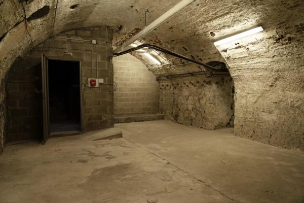 Vente                                                      Maison de ville
                        
                     11 pièces                      242 m2                     à Laon