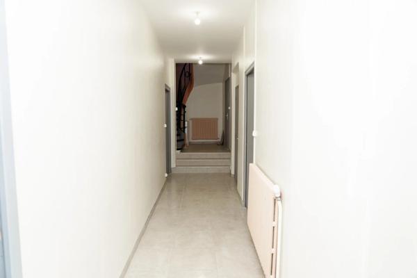 Vente                                                      Maison de ville
                        
                     11 pièces                      242 m2                     à Laon
