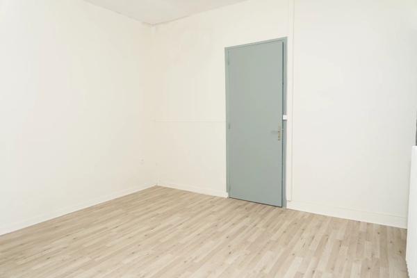 Vente                                                      Maison de ville
                        
                     11 pièces                      242 m2                     à Laon