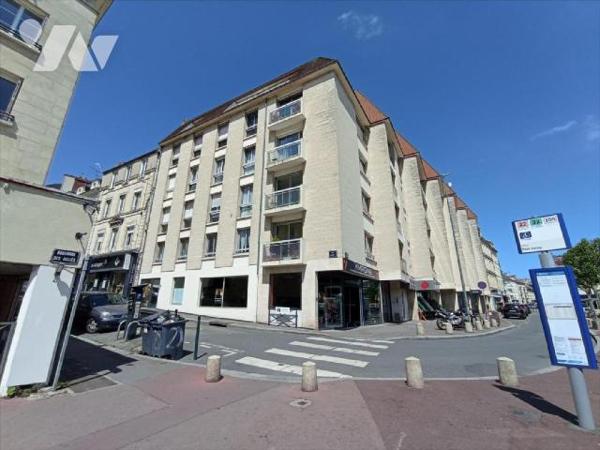 *** VIAGER OCCUPE ***  Femme de 82 ans.  Appartement T4 d'une superficie de 107.64m² idéalement...