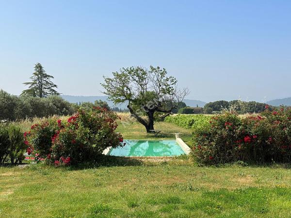 Propriété en campagne de Cucuron, vues magnifiques, piscine 20x4.5