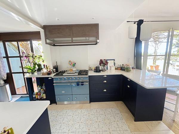 Propriété en campagne de Cucuron, vues magnifiques, piscine 20x4.5