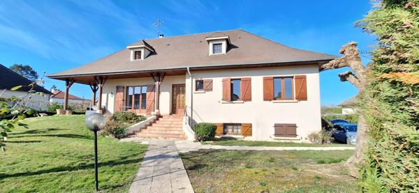 Maison  Bourgeoise spacieuse  de 171 m2  , 5 ch à vendre à Bourg-en-Bresse - Réf: Fs3380