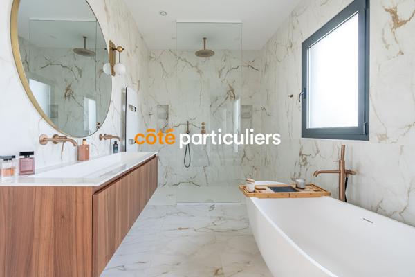 Vente Maison235 m² - 8 Pièces - SAINT MAUR DES FOSSES (94100)