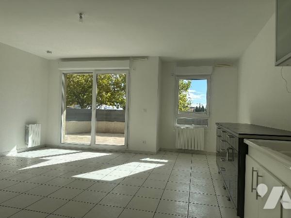 T2 RECENT AVEC GARAGE VENISSIEUX